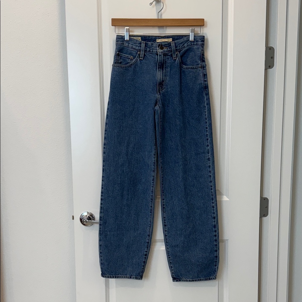 Levi's Premium Baggy Dad Jeans in Classic Blue